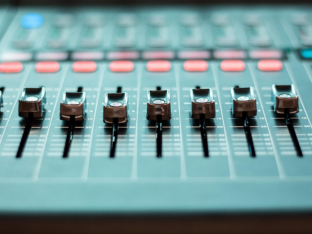 collection of older Redmond multicooker models displayed with control panels visible